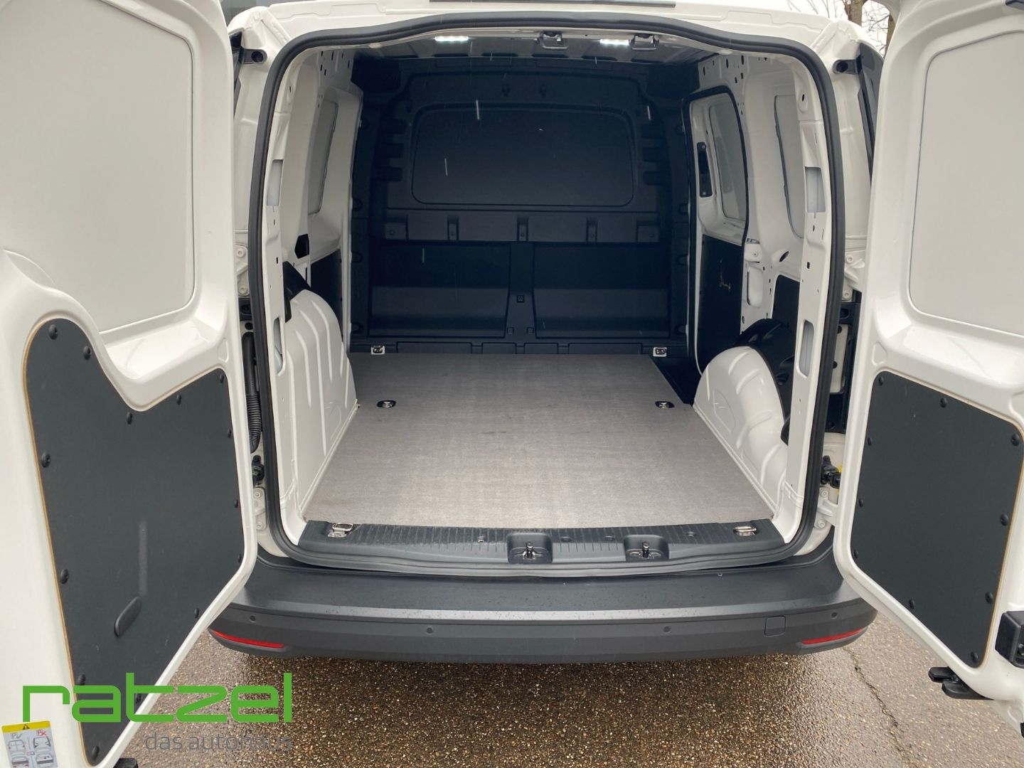Fahrzeugabbildung Volkswagen Caddy Basis Kasten Cargo KR 1.5 TSI DAB Tel.-Vor