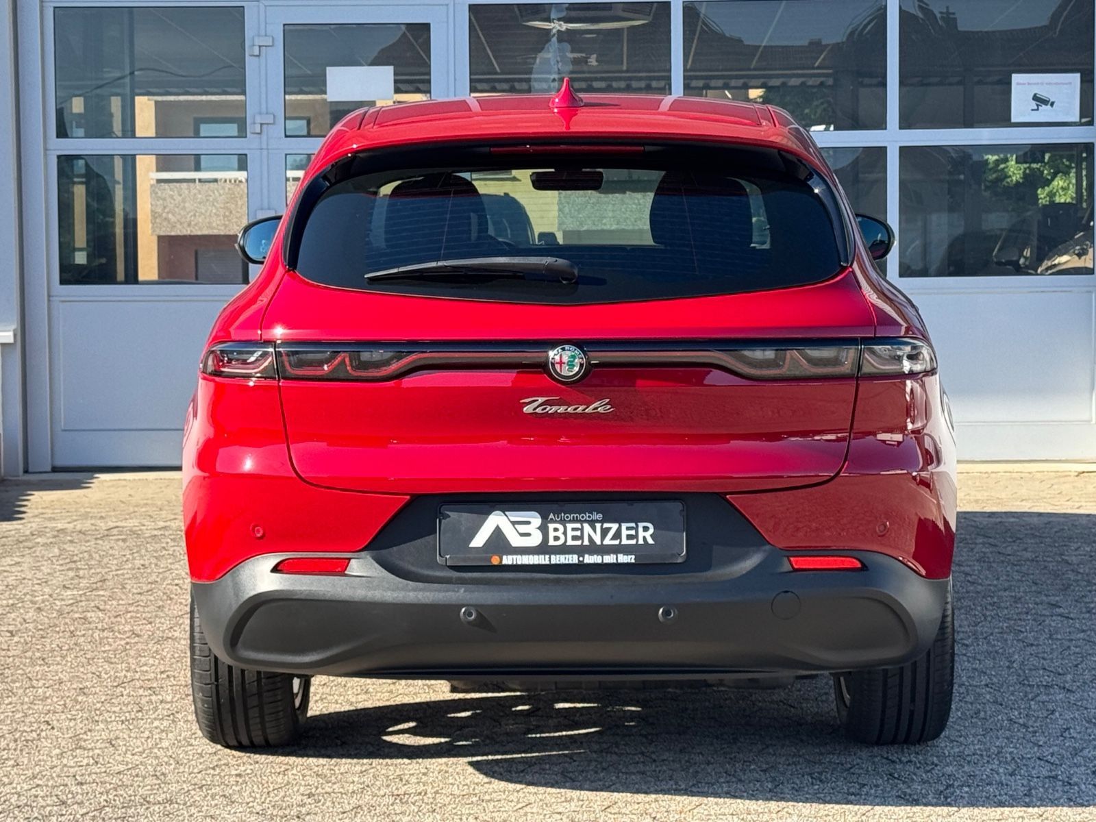 Fahrzeugabbildung Alfa Romeo Tonale Super/LED/CarPlay/PDC/Tempomat/KlimaAuto/
