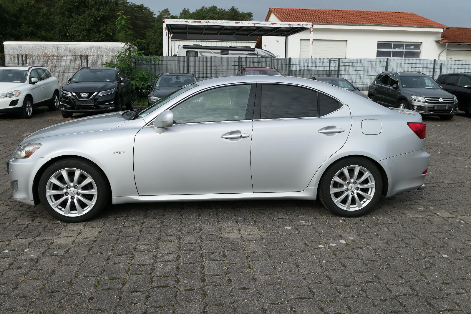 Lexus IS 250 V6 208ch - Attelage - Navi - Sièges ventilés - Xénon - Pneus toutes saisons