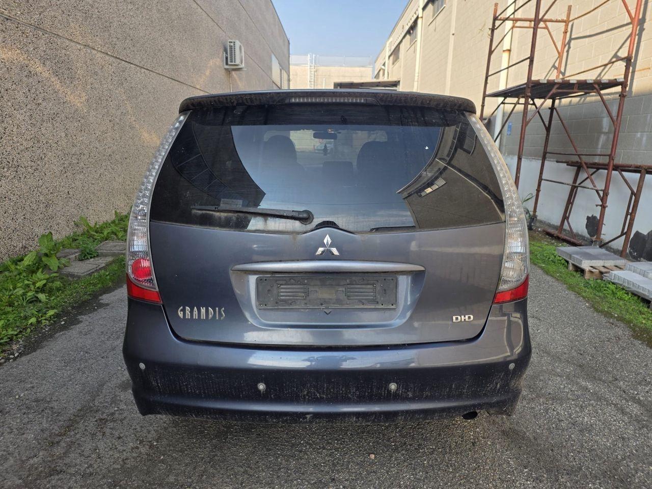 Mitsubishi Grandis 2006 — photo 7