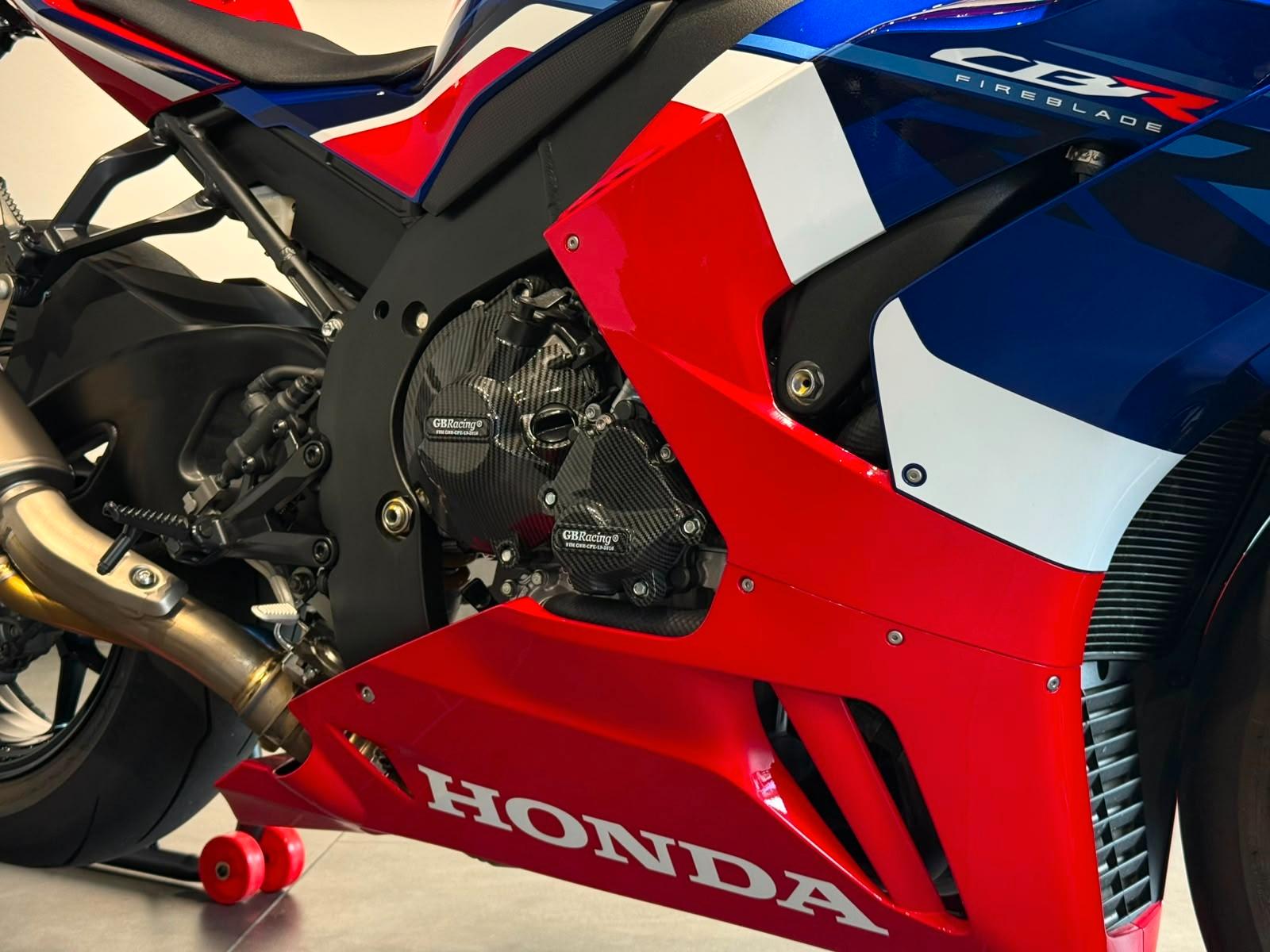 Honda CBR 1000 RRR SP | 1. Hand | 2015 KM | TÜV Neu