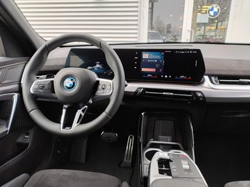 BMW iX2 eDrive20 M Sportpaket DAB LED Komfortzg.