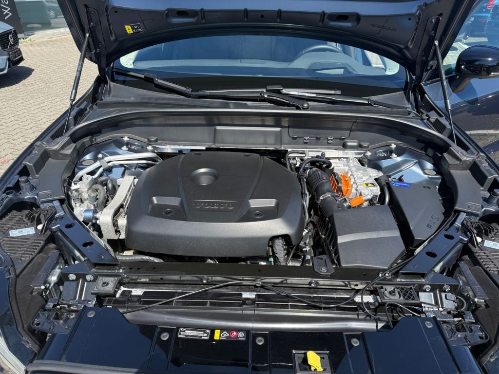 VOLVO XC60 T6 AWD Plug-in Hybrid Plus Dark 360° VOLVO XC60 T6 AWD Plug-in Hybrid Plus Dark 360°