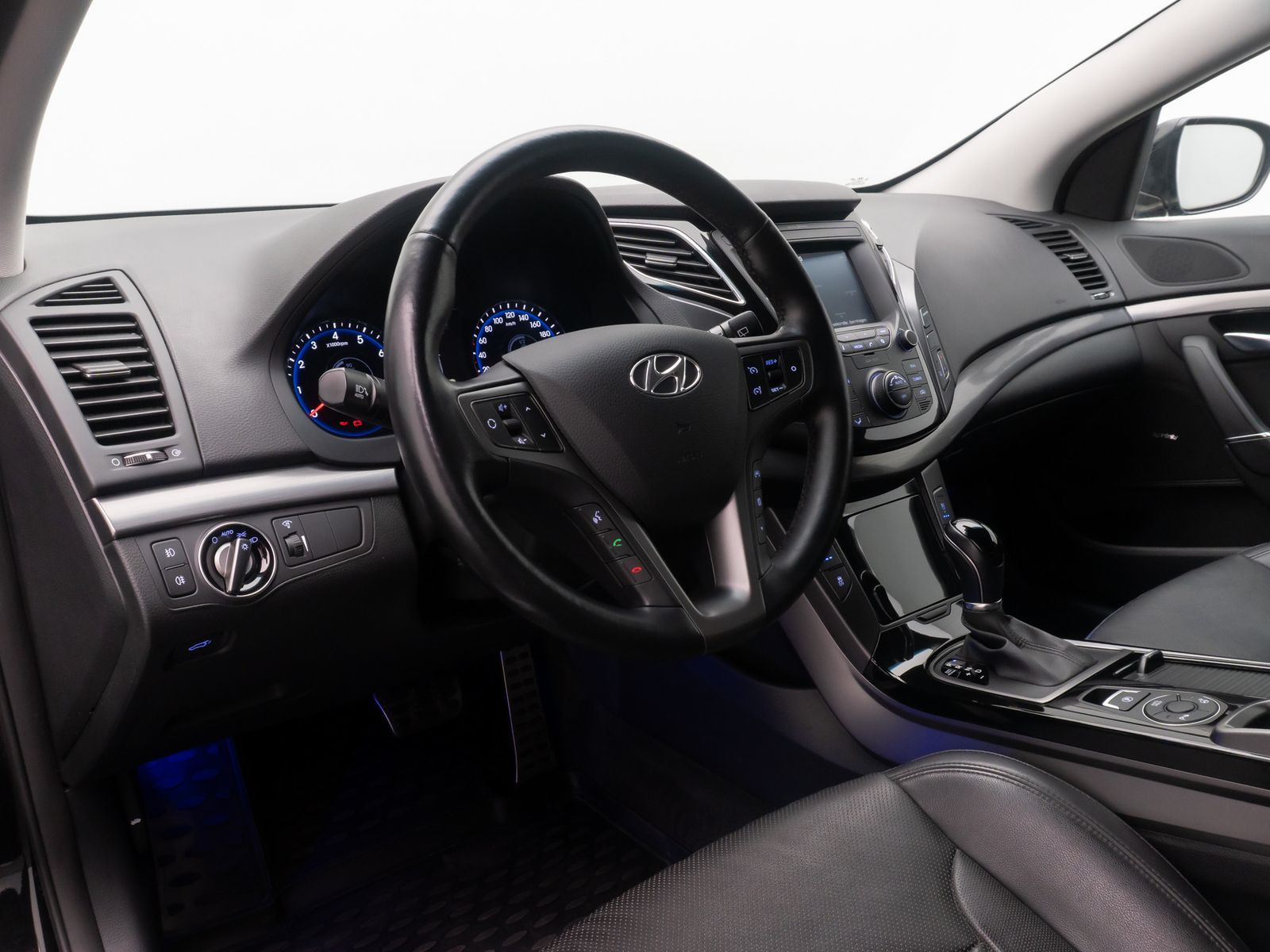 Fahrzeugabbildung Hyundai i40 Premium Kamera DAB Memory InfinitySound 18"