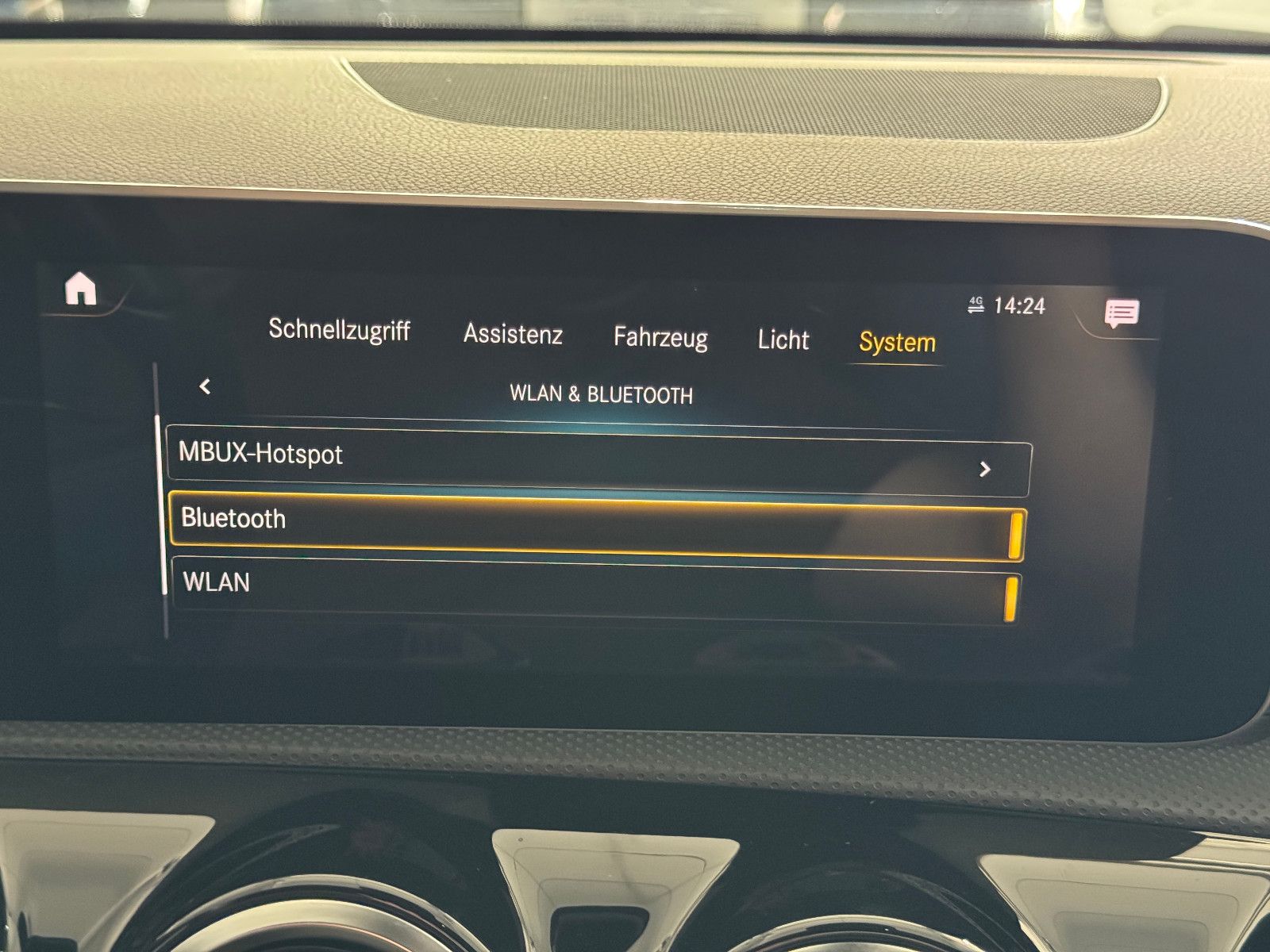 Fahrzeugabbildung Mercedes-Benz A 180 d PROGRESSIVE SPORTPAKET LED NAVI MBUX +