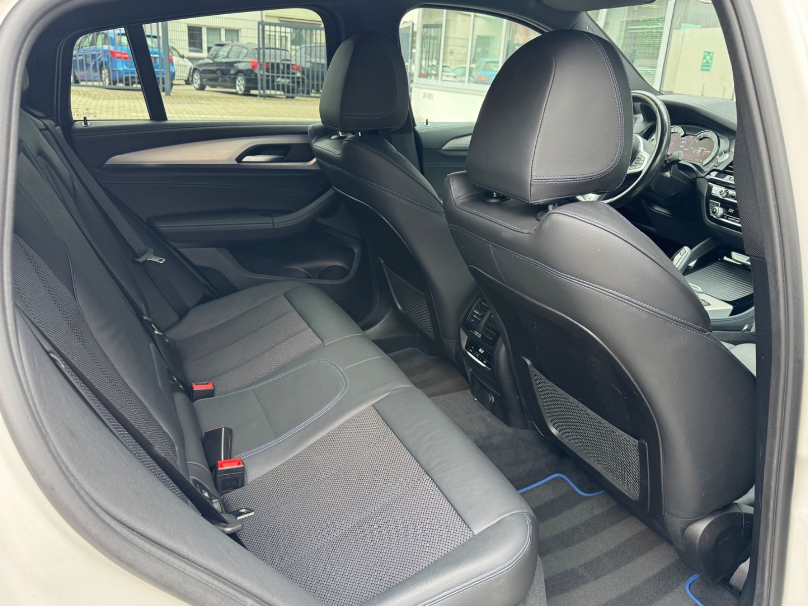 Fahrzeugabbildung BMW X4 M40/ACC/LED/AHK/Leder/HUD/Ambiente/360°Cam/