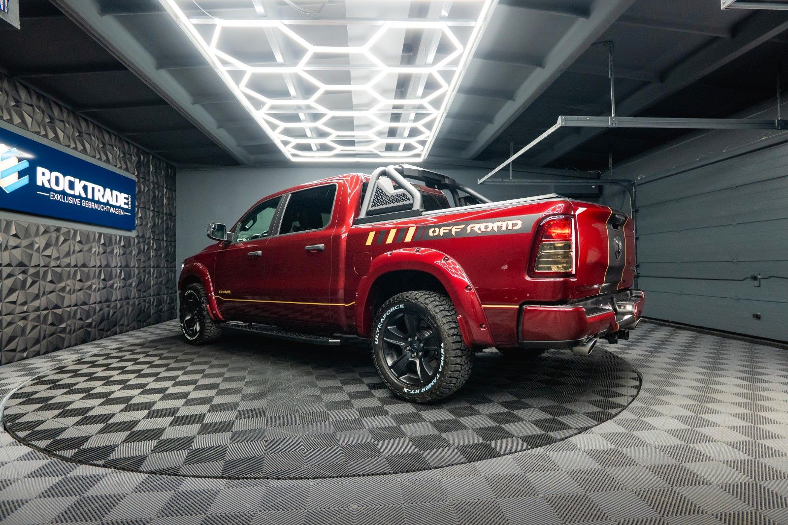 Fahrzeugabbildung Dodge RAM 5.7 V8 HEMI 4x4 OFFROAD Night-Paket *LED*19%