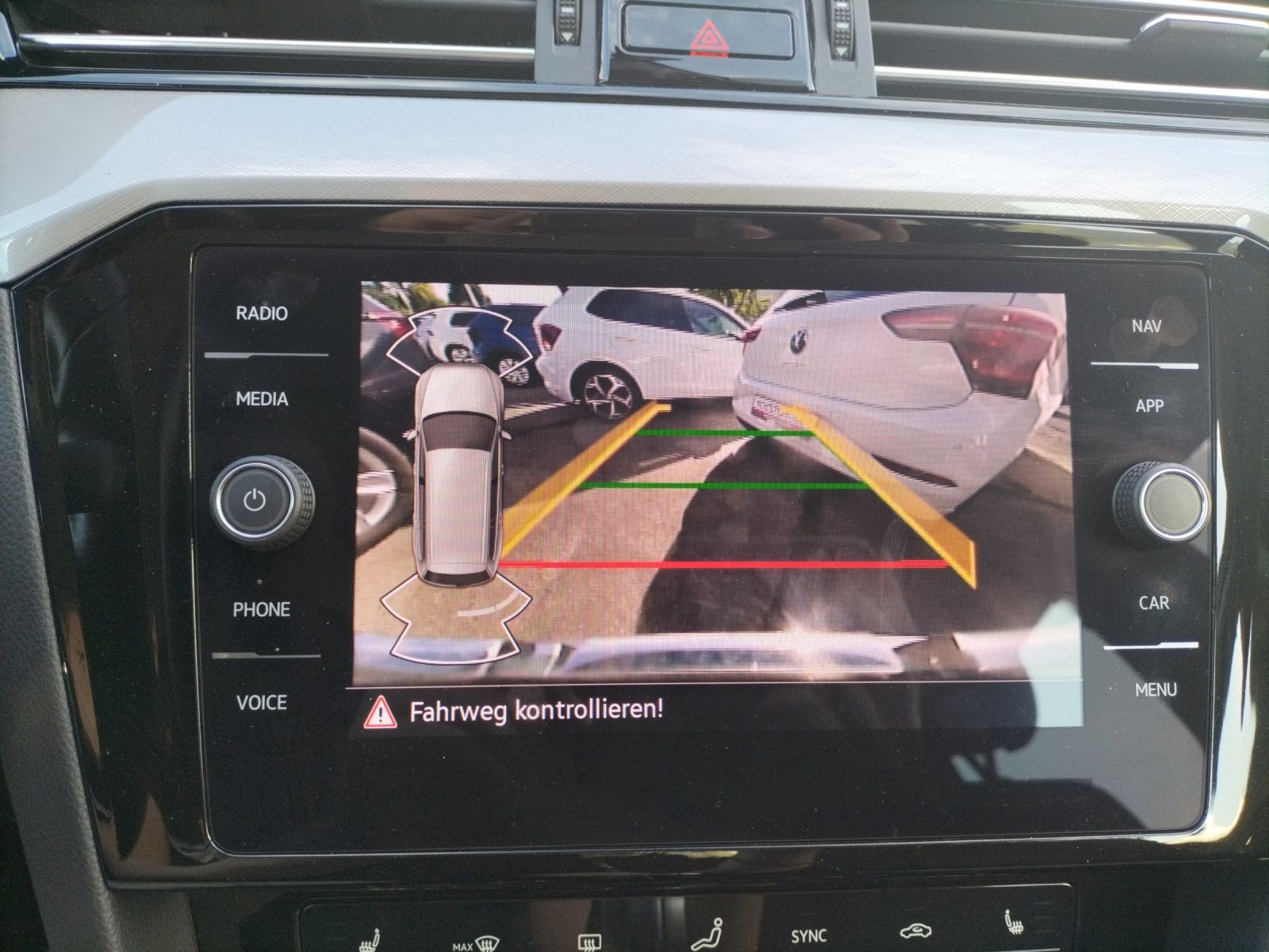 Fahrzeugabbildung Volkswagen Passat Variant GTE LED AHK NAVI AID ACC RFK SH L