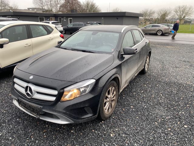 Mercedes-Benz GLA 200 GLA -Klasse GLA 200