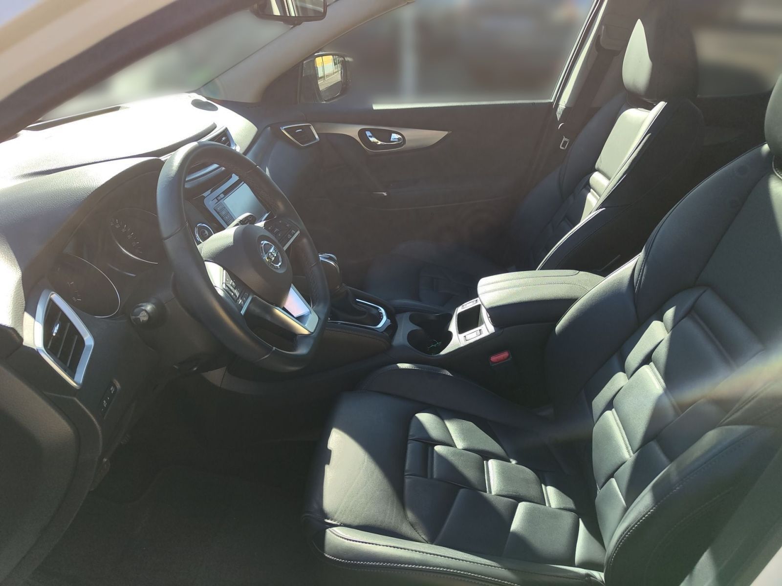 Fahrzeugabbildung Nissan Qashqai 1.3 DIG-T Akari*NAVI*360°KAMERA*SHZ*PDC