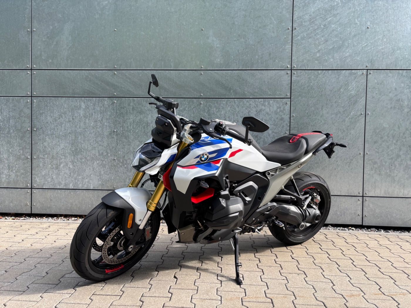 Fahrzeugabbildung BMW R 1300 R Performance