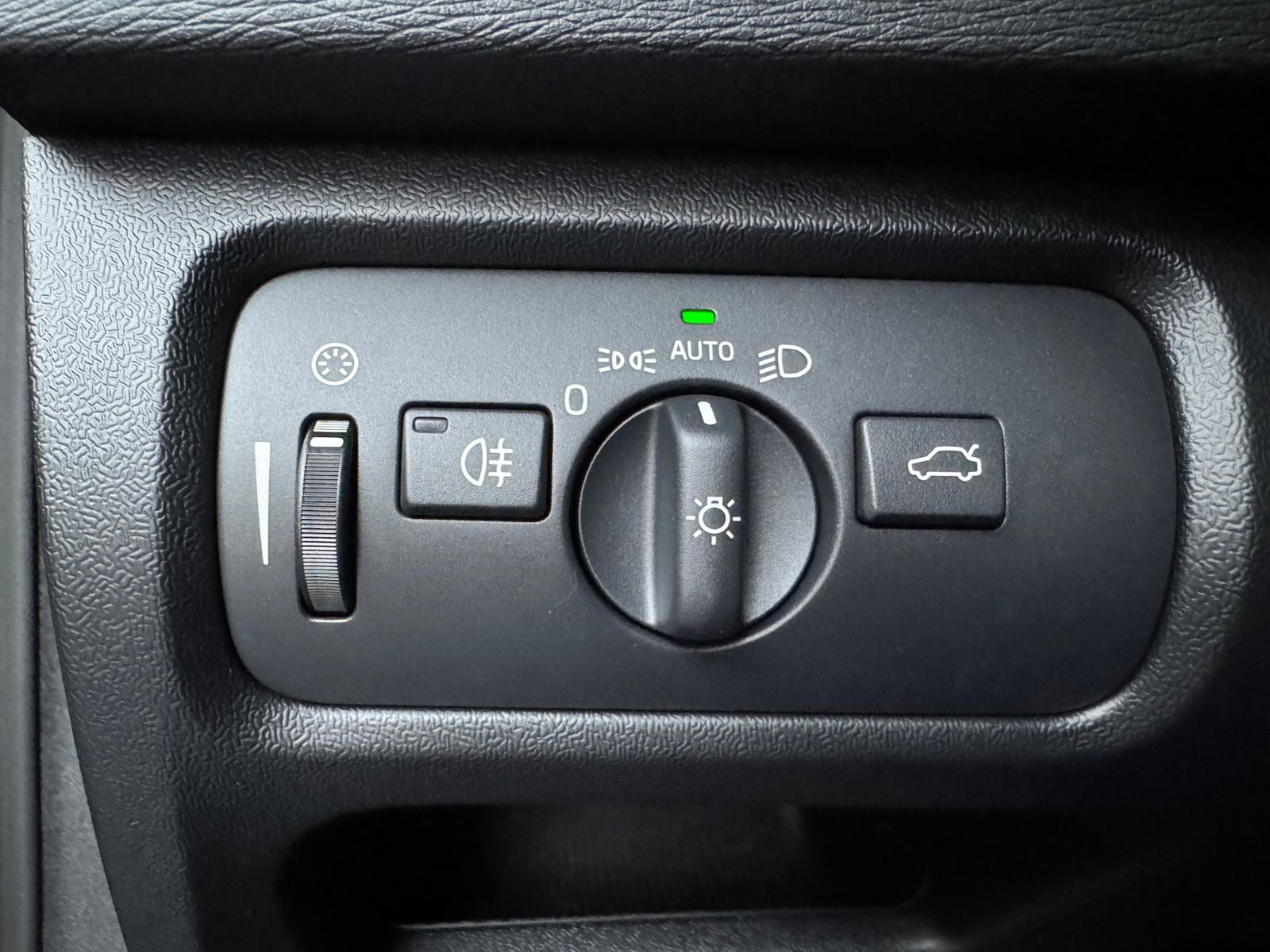 Fahrzeugabbildung Volvo V40 Cross Country Plus KLIMA LED NAVI  AHK