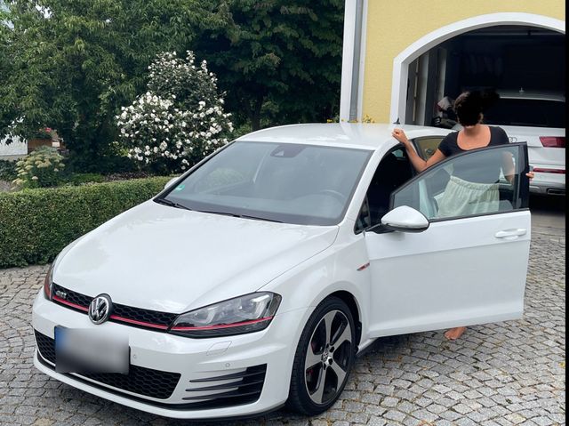 Volkswagen VW GOLF GTI 7 -  2016 - sehr wenig Kilomet...