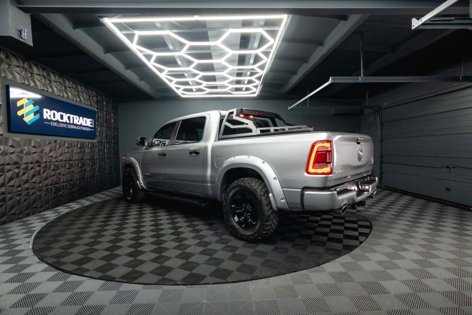 Fahrzeugabbildung Dodge RAM 5.7 V8 HEMI 4x4 LARAMIE Limited Offroad LED