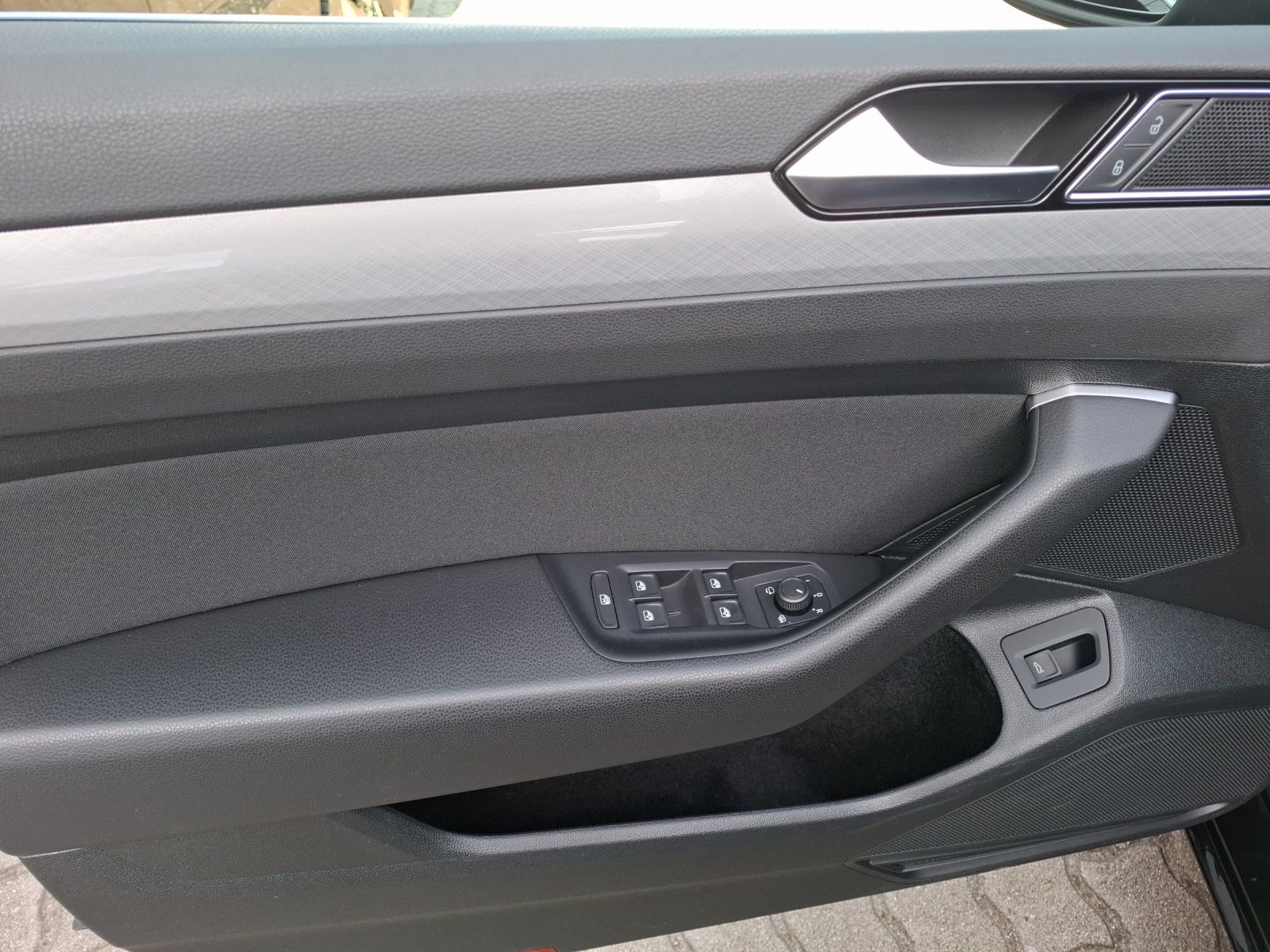 Fahrzeugabbildung Volkswagen Passat Variant TSI DSG AHK LED Navi ACC PDC SH L