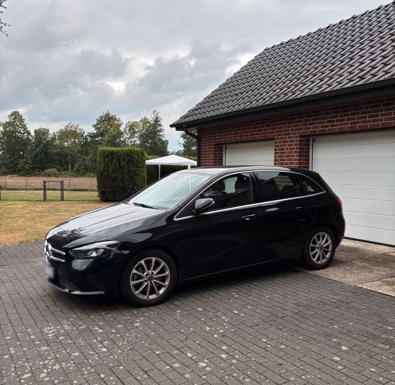 Image of Mercedes-Benz B 220