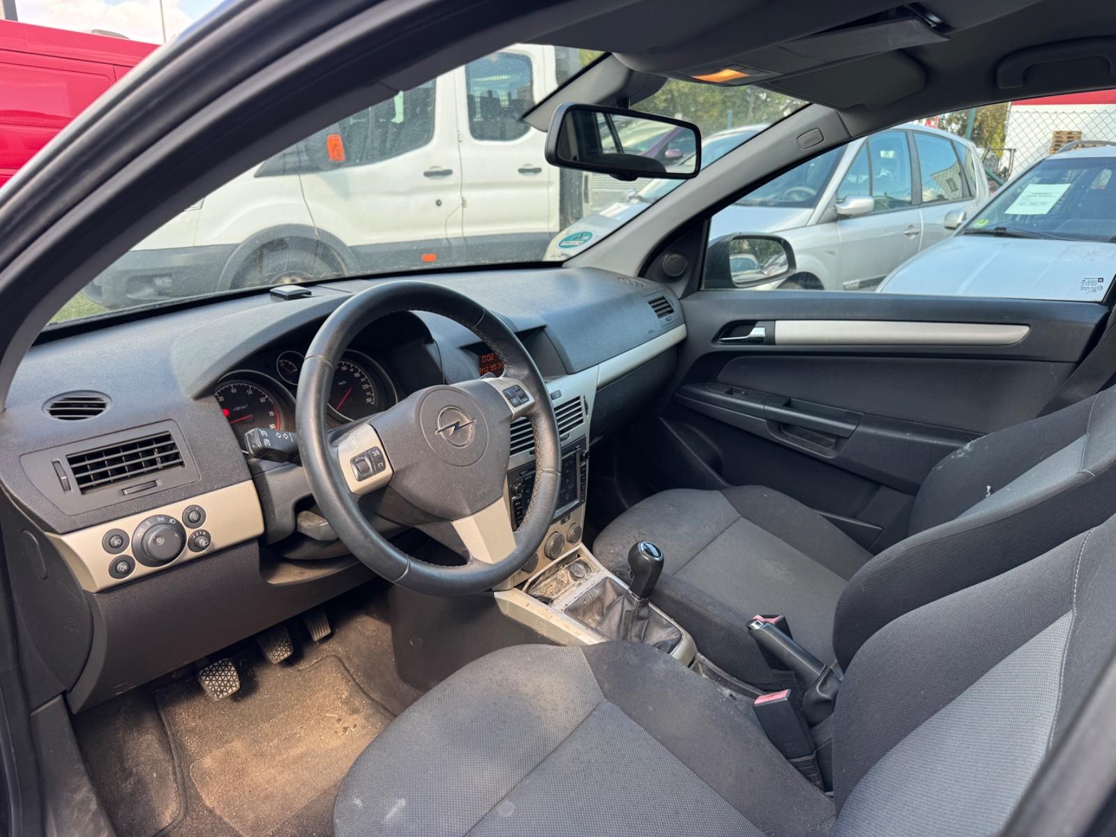 Opel Astra 2007 — photo 8