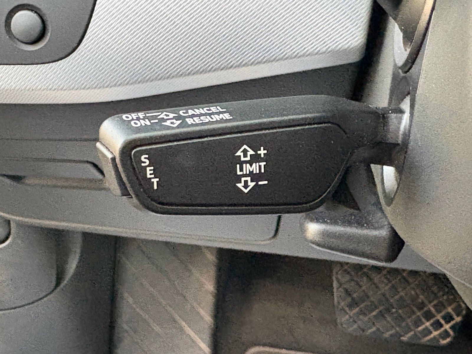 Fahrzeugabbildung Audi A4 Avant 2.0 TDI sport Navi Leder Xenon S-LINE