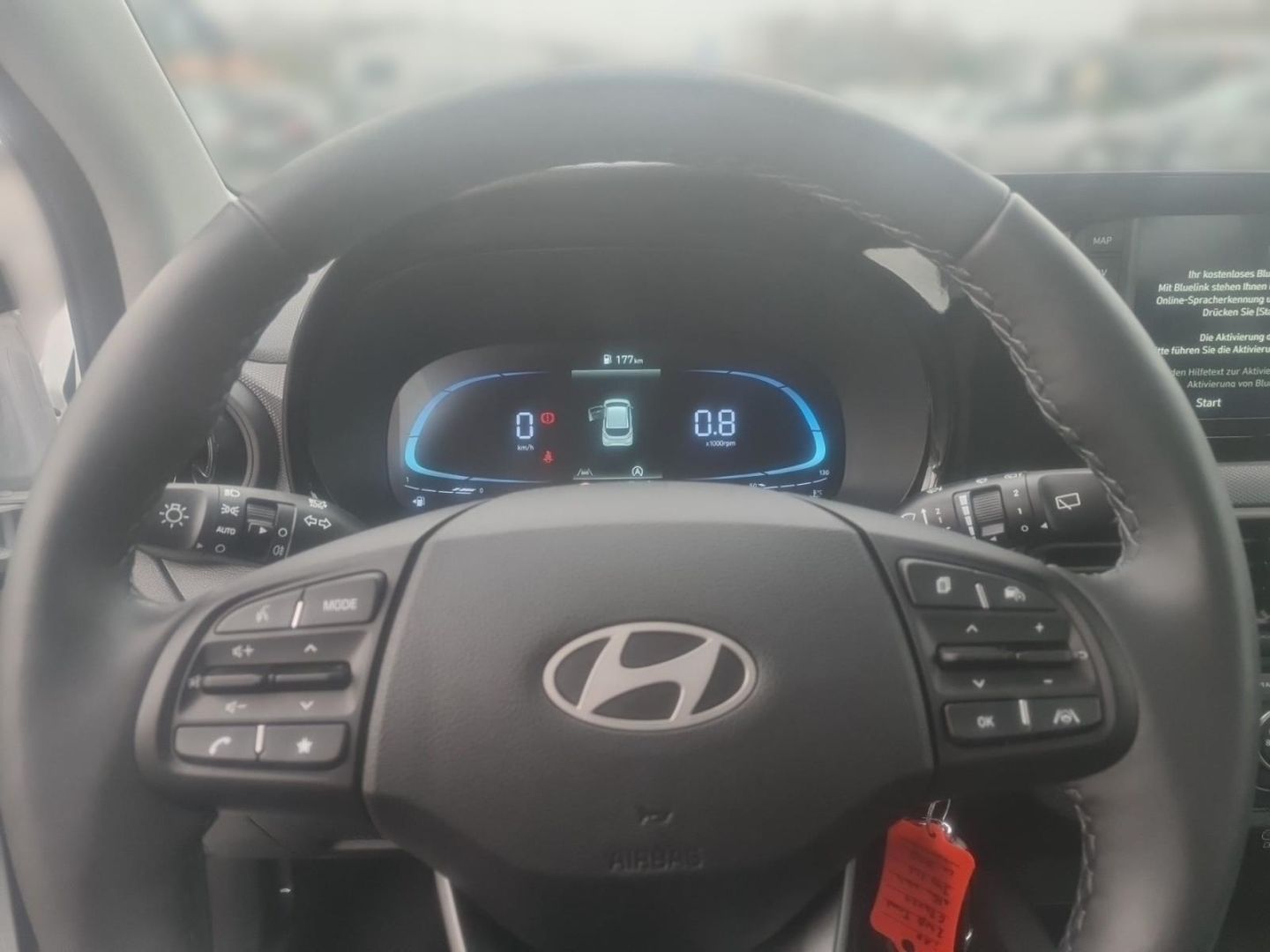 Fahrzeugabbildung Hyundai i10 FL 1.0 Benzin MT Allwetterreifen PDC Klima