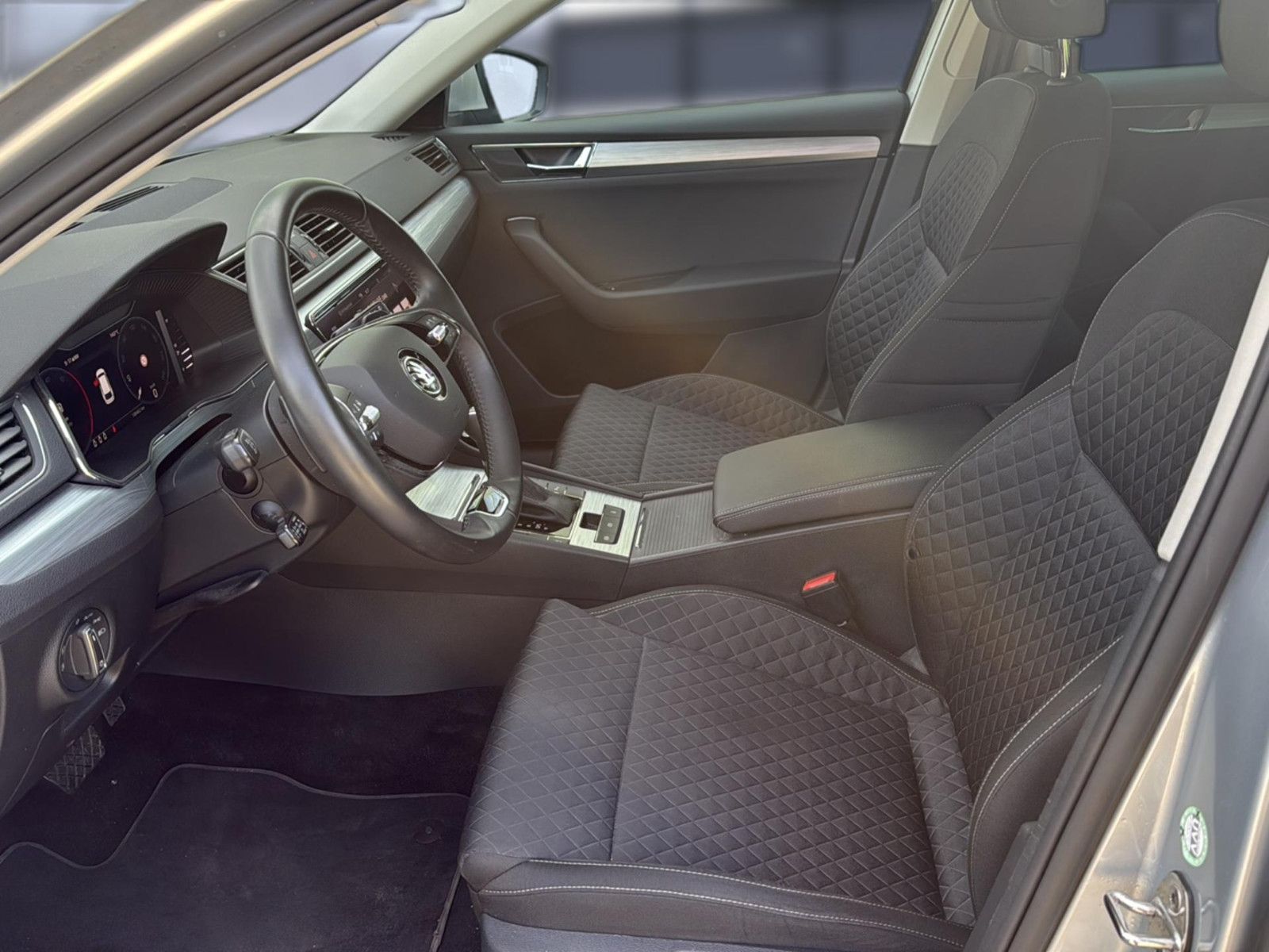 Fahrzeugabbildung SKODA Superb Combi / 1 Hd. unfallfrei