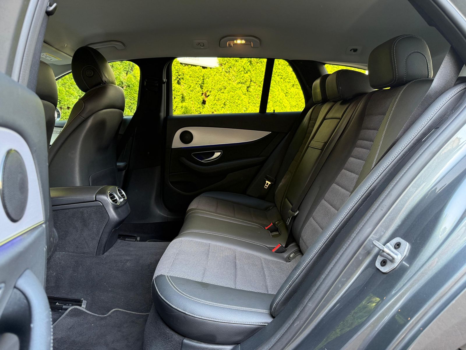 Fahrzeugabbildung Mercedes-Benz E 300 de T 9G NIGHT+LED+SHZ+KAM+AMBI+MBUX+PARK+