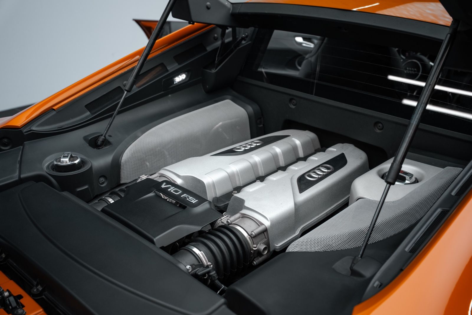Fahrzeugabbildung Audi R8 Coupé HANDSCHALTUNG/B&O/CAM