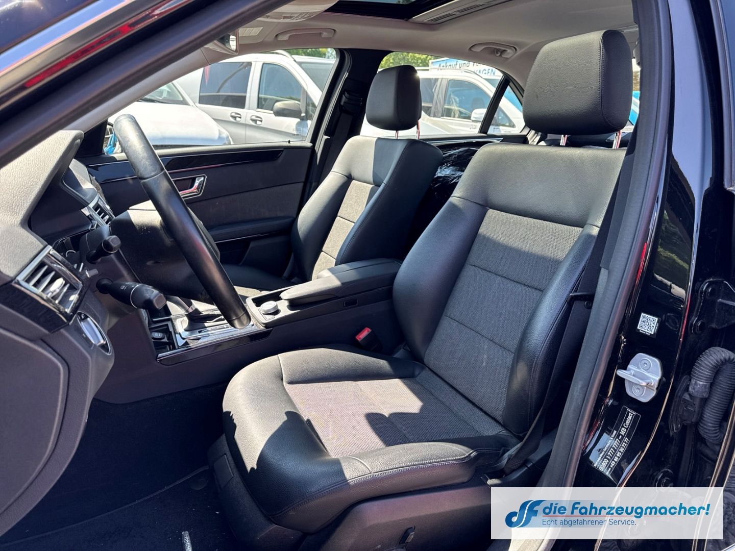 Fahrzeugabbildung Mercedes-Benz E 200 CGI BlueEfficiency Navi Bi-Xenon Kurvenlic