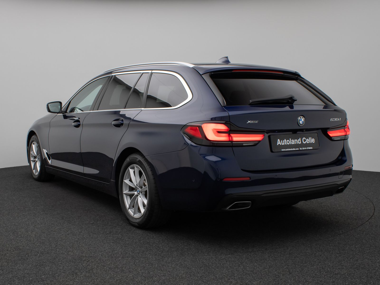 Fahrzeugabbildung BMW 530d xD Panoram Kamera HUD DAB HiFi SoftCl Sport