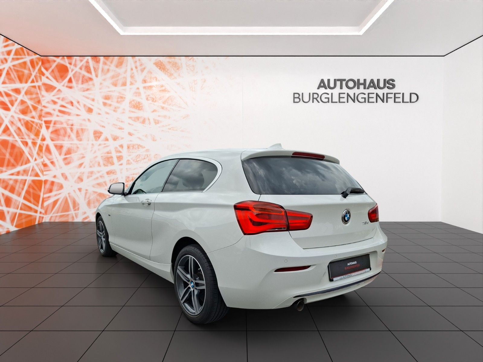Fahrzeugabbildung BMW 118 d Sport Line ! 1te Hand ! LED ! TOP !