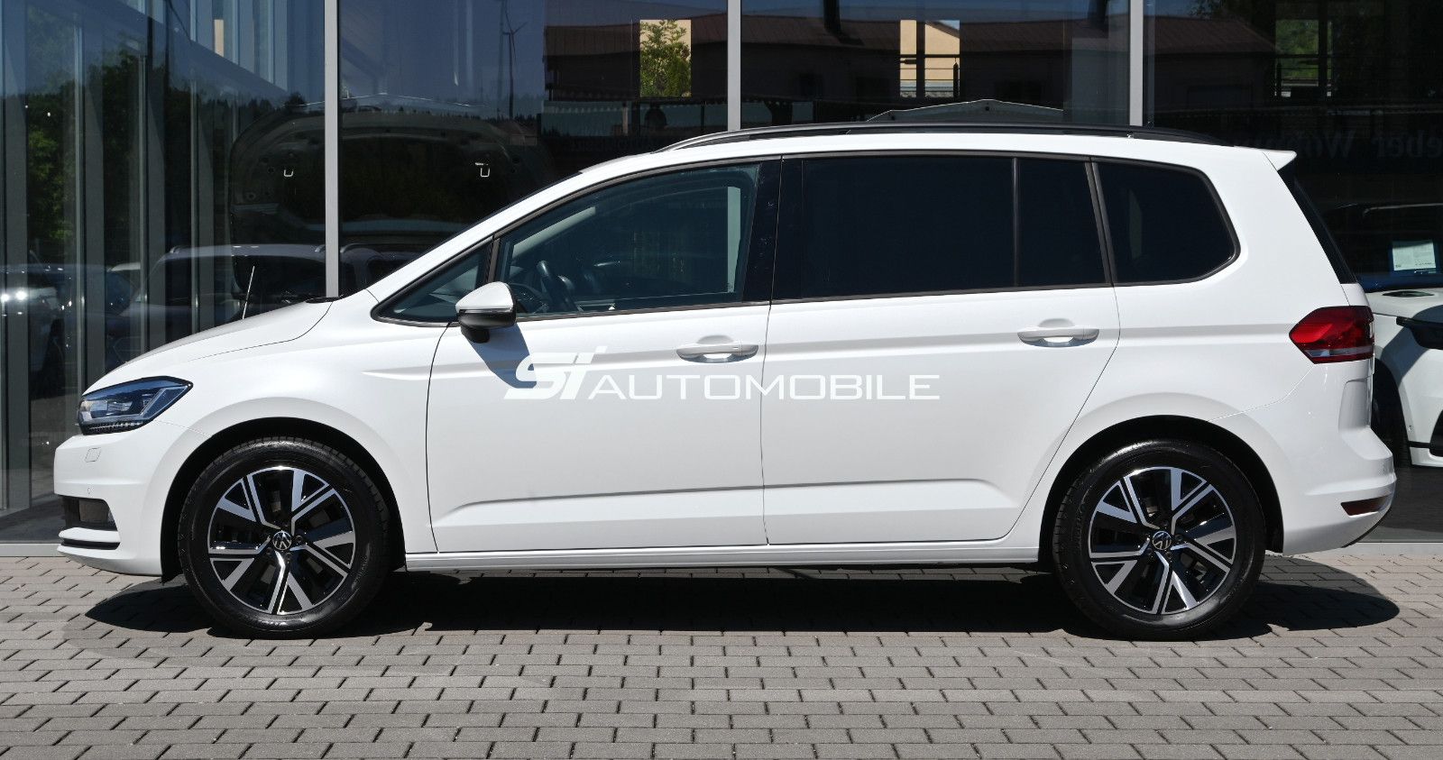 Fahrzeugabbildung Volkswagen Touran 1.5 TSI DSG °ACC°AHK°DYNAUDIO°PANO°STANDH