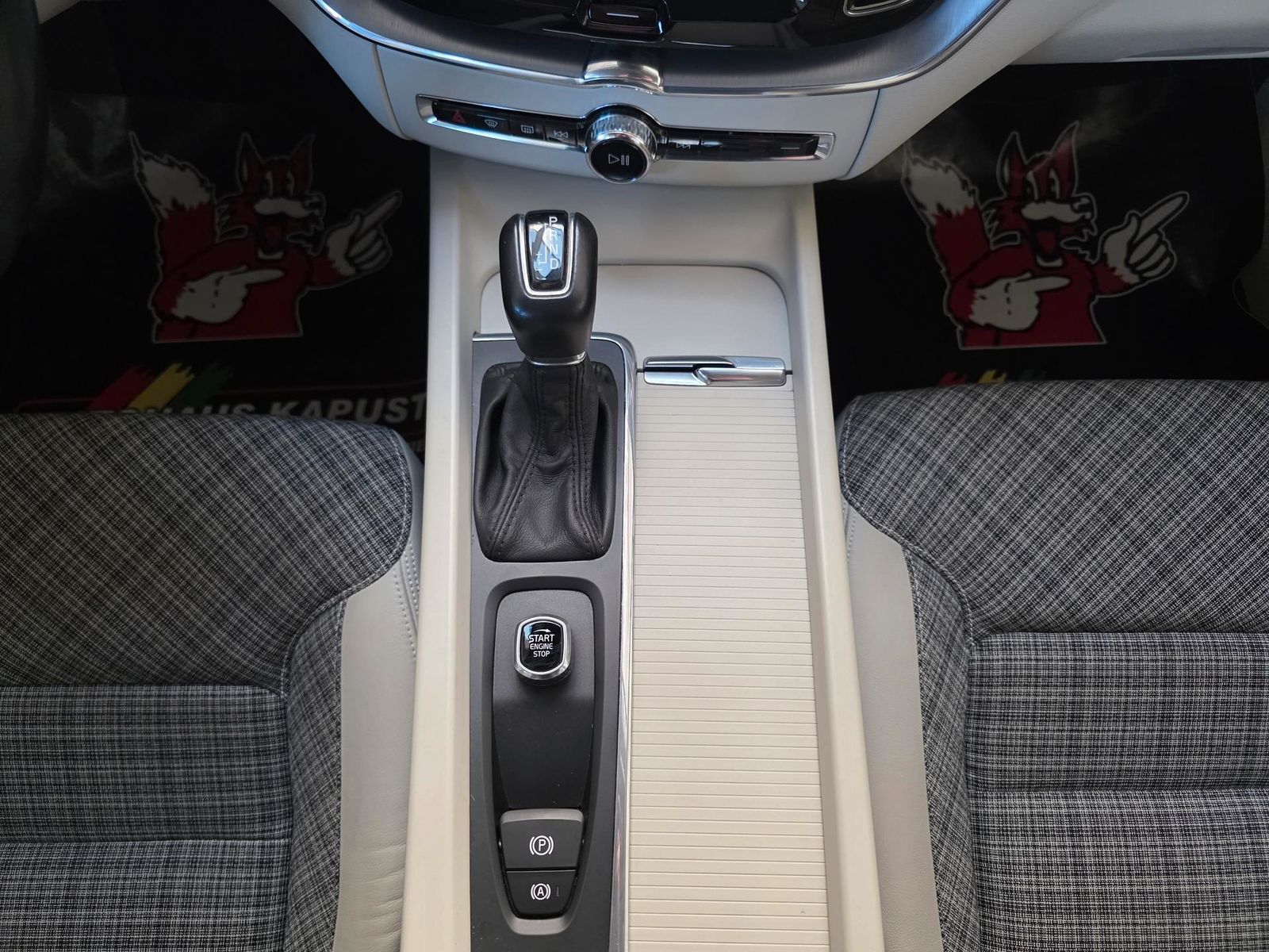 Fahrzeugabbildung Volvo XC 60 D4 /StandHz/Keyless/Carplay/Ahk