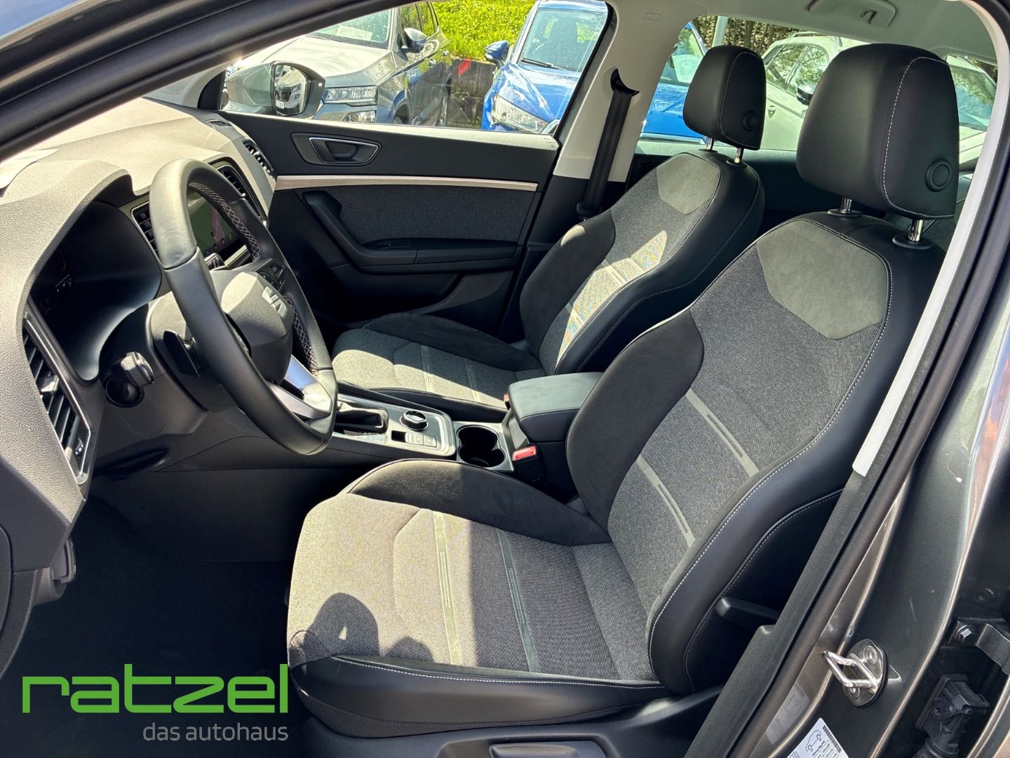Fahrzeugabbildung SEAT Ateca Xperience 1.5 TSI Navi Kamera LED Full Lin