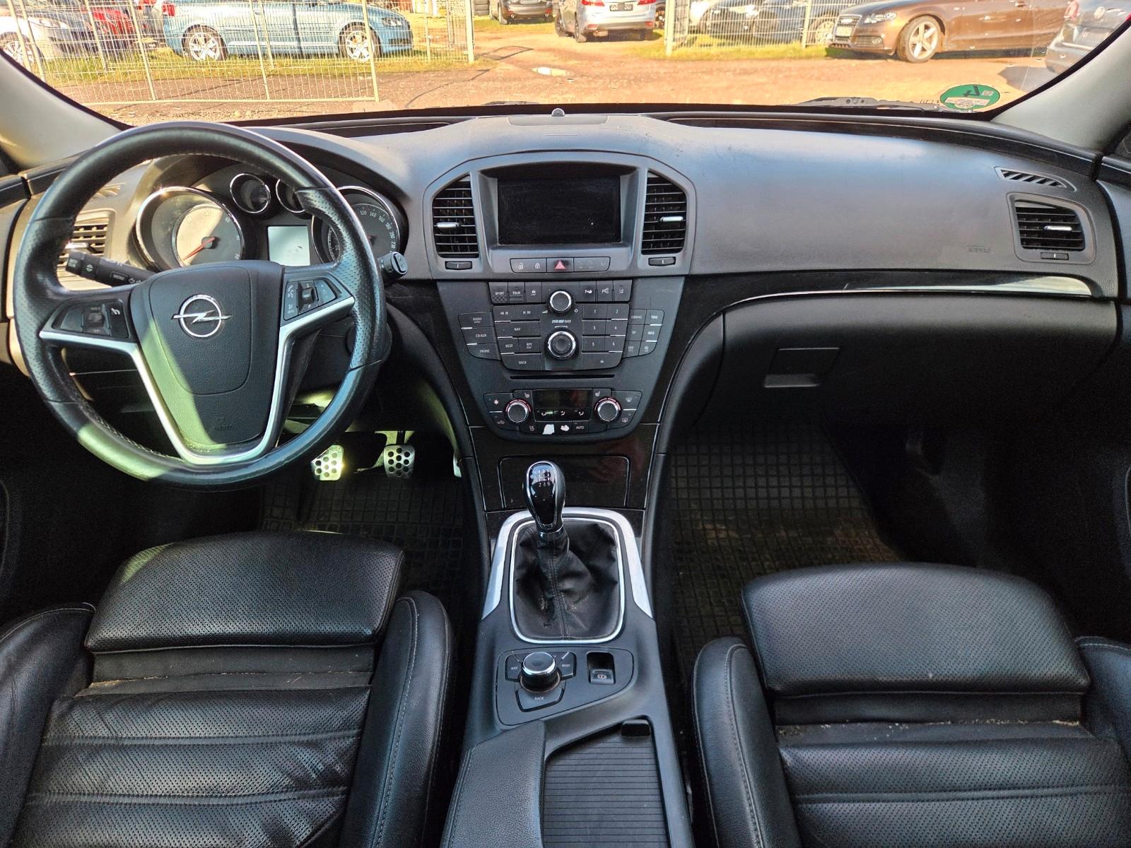 Opel Insignia A Sports Tourer Sport 4x4+AHK+TÜV NEU