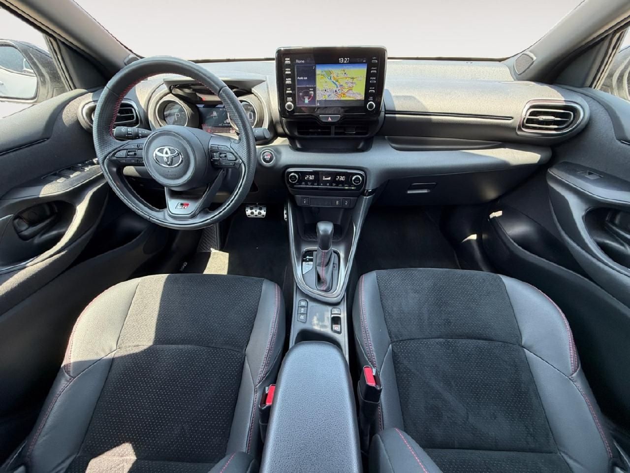 Fahrzeugabbildung Toyota Yaris Hybrid GR Sport