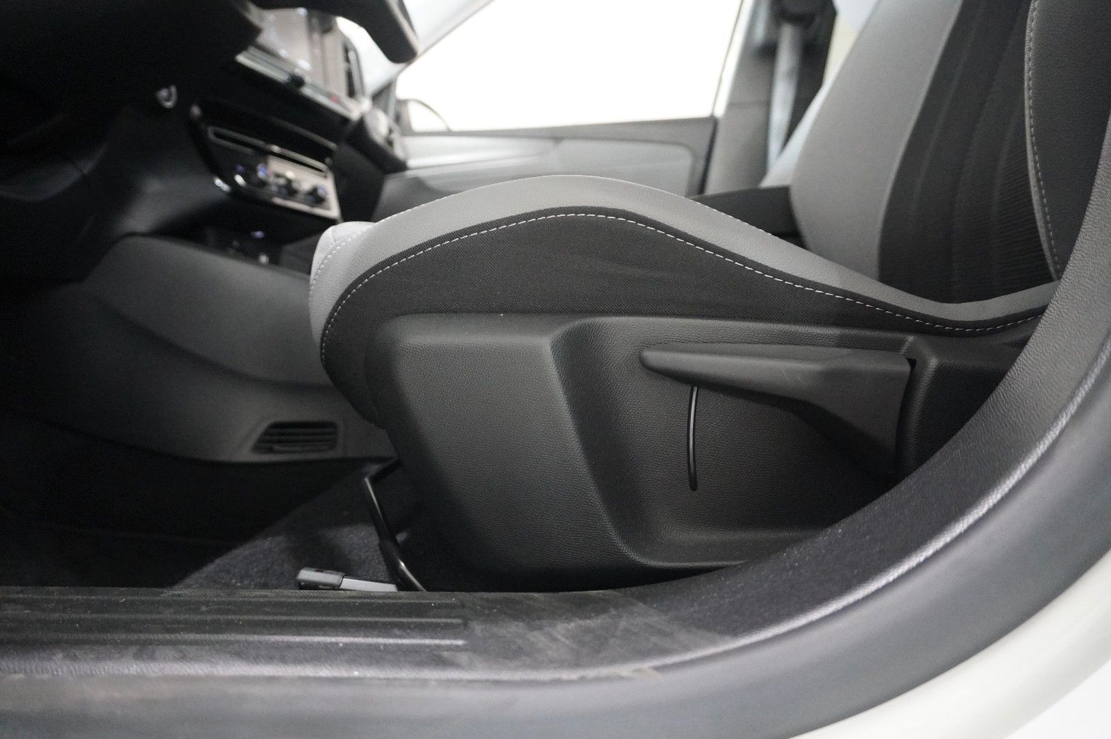 Fahrzeugabbildung Opel Mokka-e ELEGANCE 3-PHASIG NAVI/LED/KAMERA/DAB+