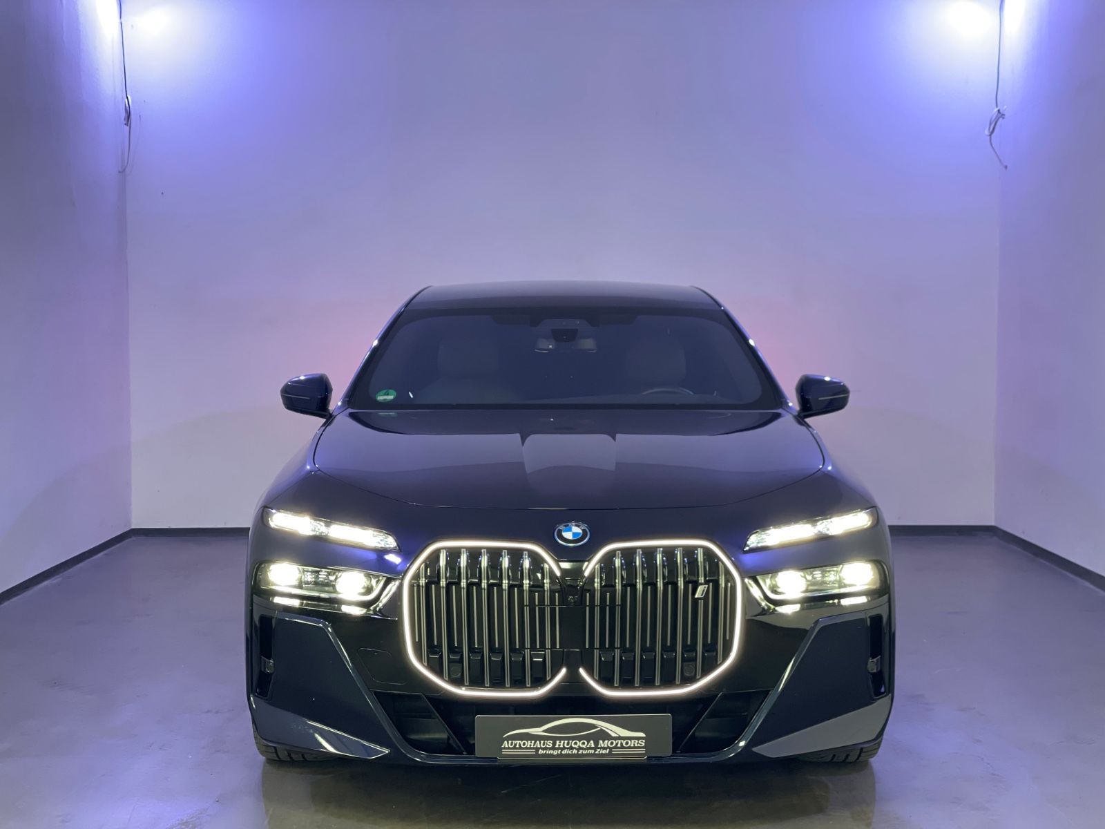 BMW i7 xDrive 60 M Sport/TheatreScreen/Swarovski/B&W imagem 3