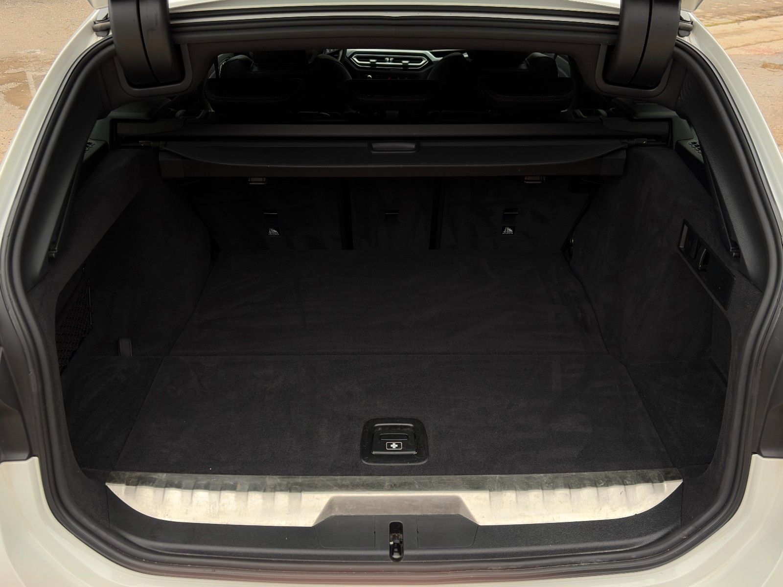 Fahrzeugabbildung BMW 330e Touring Advantage Akustik LcPlus HIFI CAM