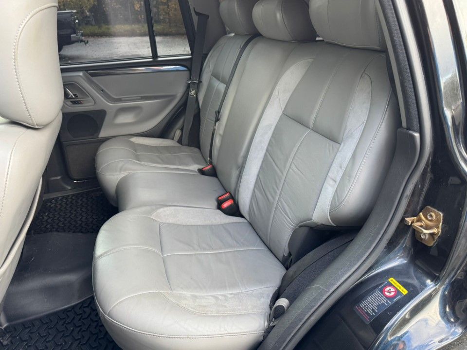 Fahrzeugabbildung Jeep Grand Cherokee 4.7 Overland Black Pearl Series