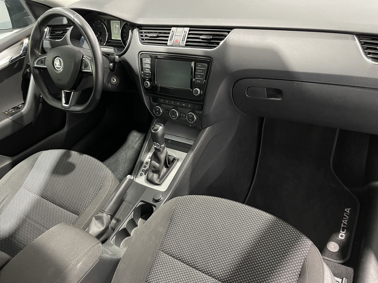 Fahrzeugabbildung SKODA Octavia Ambition 2.0 TDI*Navi*PDC*SHZ*Temp*