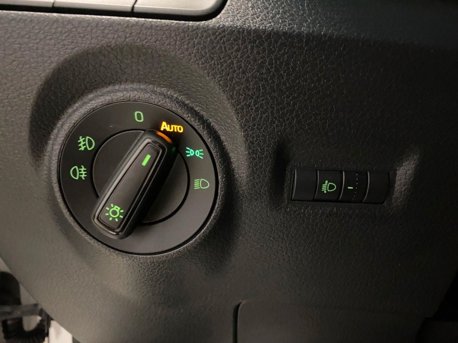 Fahrzeugabbildung SKODA Fabia 1.0l MPI AMBITION+SHZ+Garantie+Checkheft