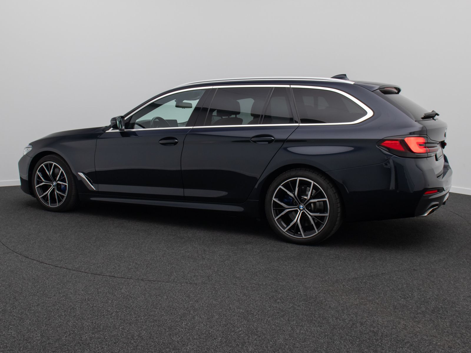 Fahrzeugabbildung BMW 530d M Sport Laser 4xKlima Panorama DAB HUD 19"