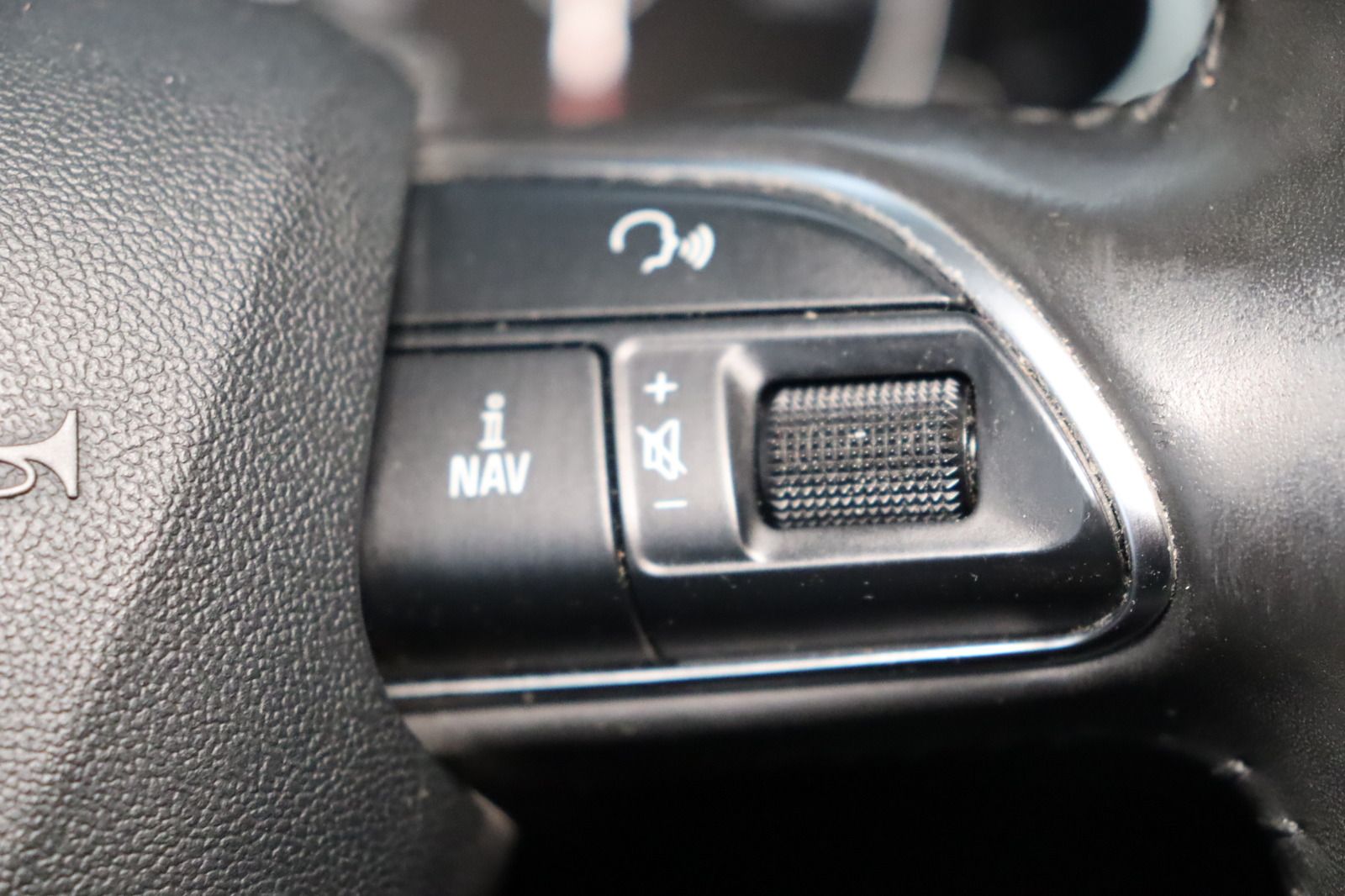 Fahrzeugabbildung Audi A4 2.0 TDI  Avant * Bi-Xenon * Navi * PDC