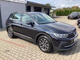 Volkswagen Tiguan Life - : Allradantrieb, Geländewagen