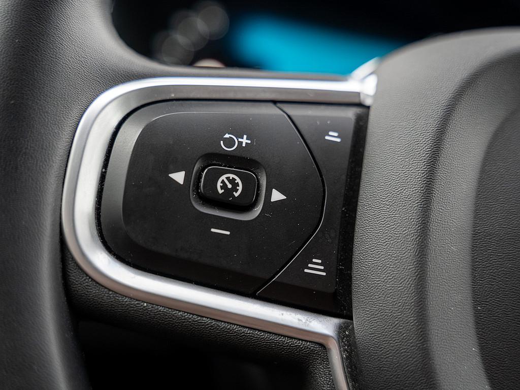 Volvo XC60 B4 Momentum Pro LED SCHEINWERFER ACC KAMERA