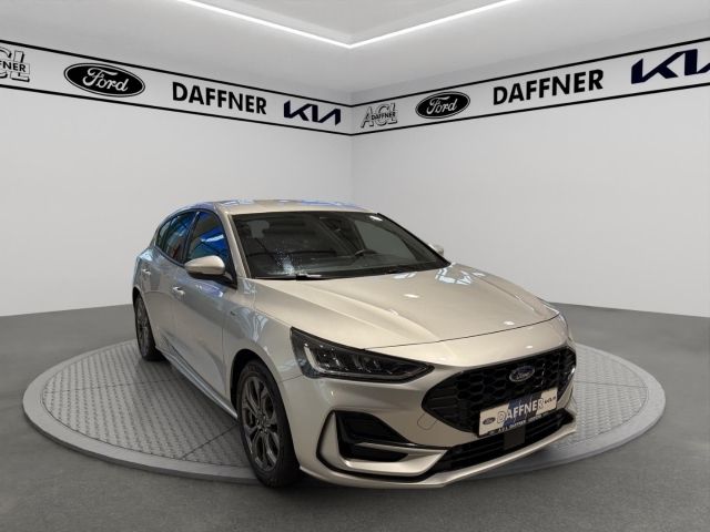 Fahrzeugabbildung Ford Focus ST-Line Navi LED ACC WLAN DAB Keyless Star