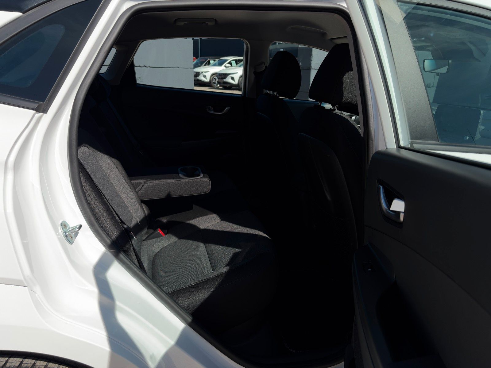Fahrzeugabbildung Hyundai KONA E Select SHZ LHZ ACC LKA LFA Navi CarPlay