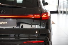 AUDI Q5 e-Hybrid quattro | Tech pro | Pano | Carbon AUDI Q5 e-Hybrid quattro | Tech pro | Pano | Carbon