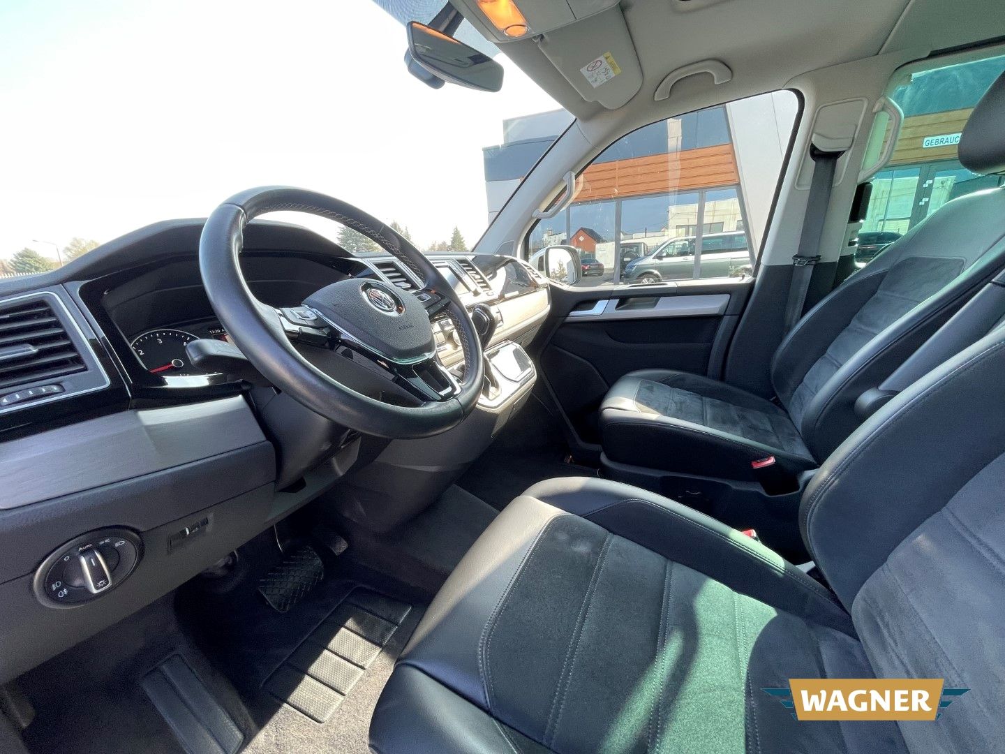 Fahrzeugabbildung Volkswagen T6 Multivan Bulli Generation Highline  6-Sitzer