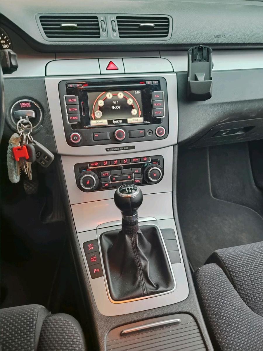Volkswagen Passat 2010 — photo 12