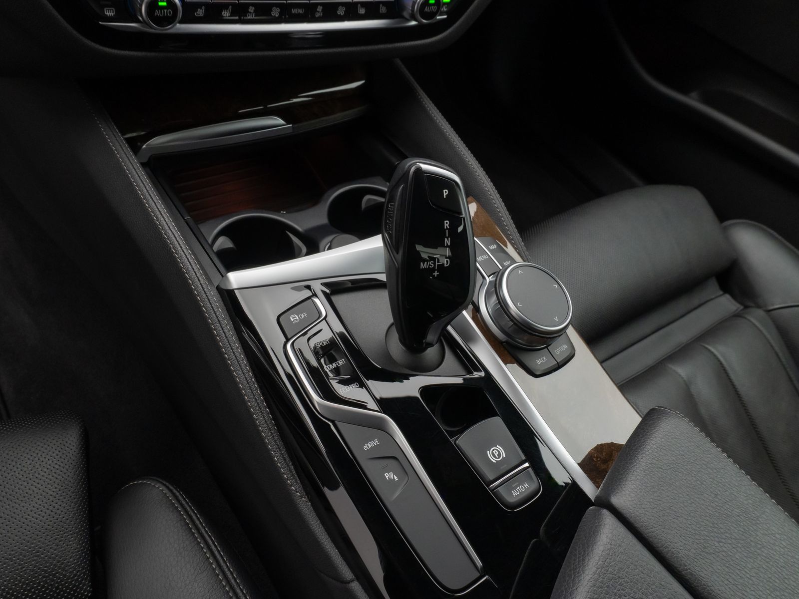 Fahrzeugabbildung BMW 530e iP Luxury Line Kamera HiFi Fernlichtassist